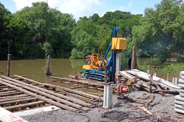 ไซต์งาน บางปะกง ก่อสร้าง อาคารริมน้ำ